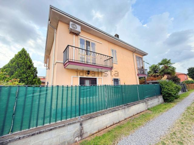 Case e ville in vendita di 329 m² in Via G. Matteotti, 49