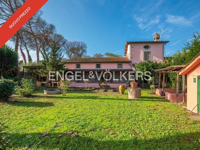 Case e ville in vendita di 329 m² in Via Evodia