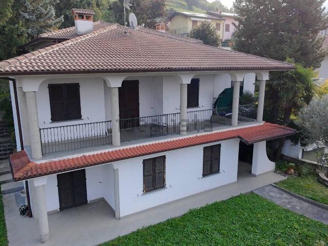 Case e ville in vendita di 329 m² in Via Nicolò Paganini, 4