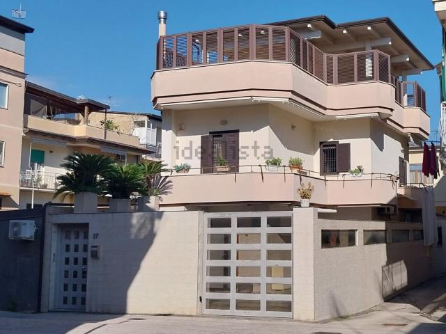 Case e ville in vendita di 329 m² in Via XXV Aprile