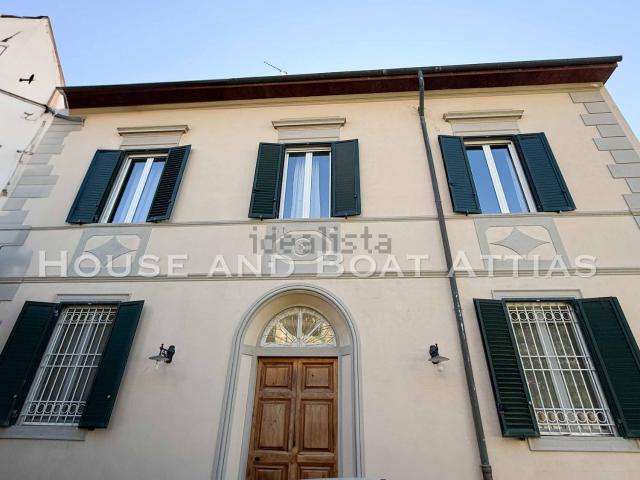 Case e ville in vendita di 330 m²