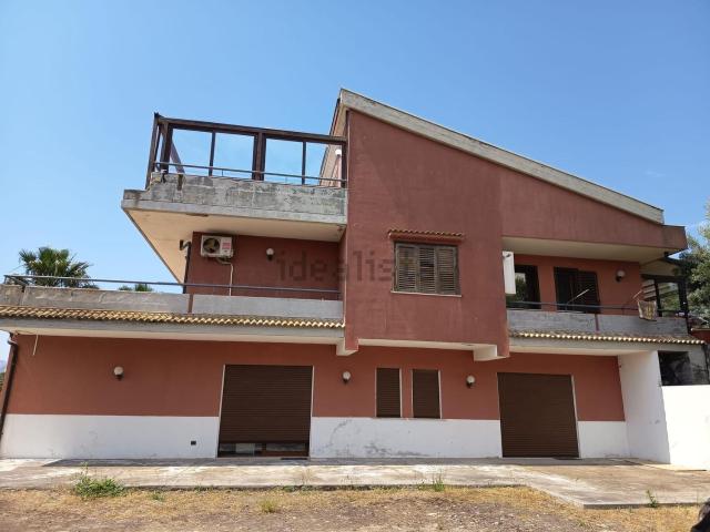 Case e ville in vendita di 330 m²