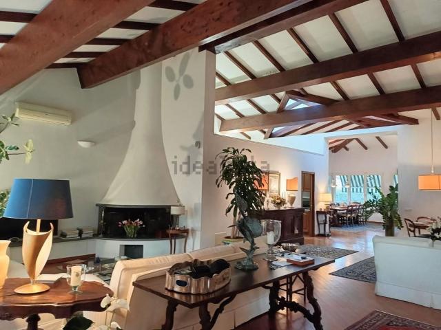 Case e ville in vendita di 330 m²