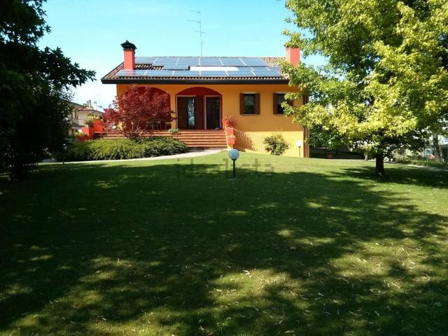 Case e ville in vendita di 330 m²