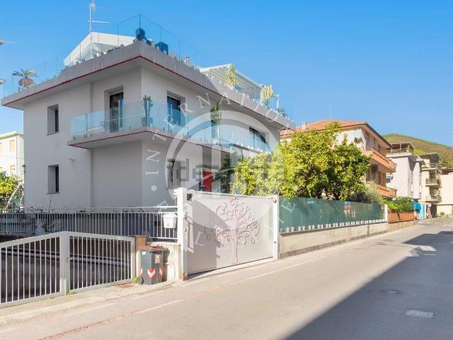 Case e ville in vendita di 330 m²