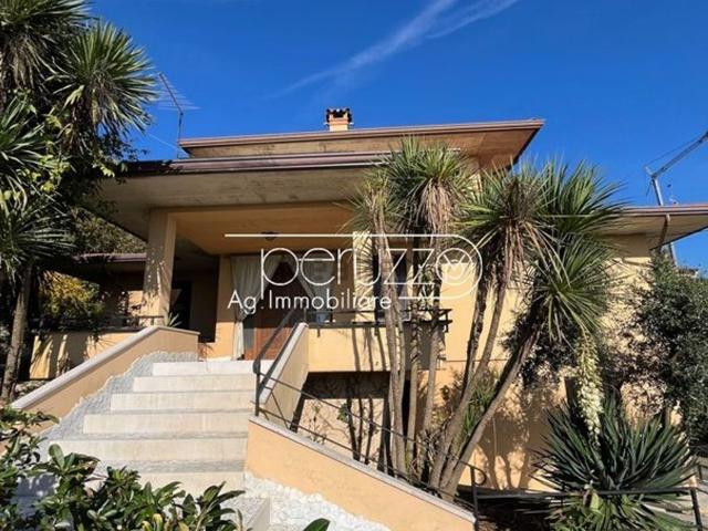 Case e ville in vendita di 330 m²
