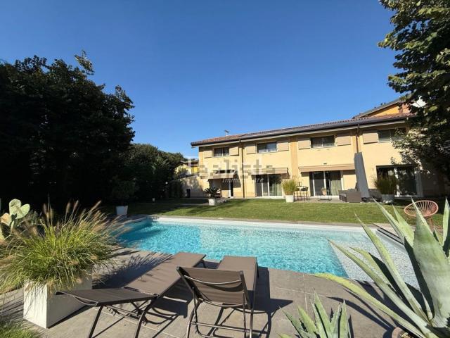 Case e ville in vendita di 330 m²