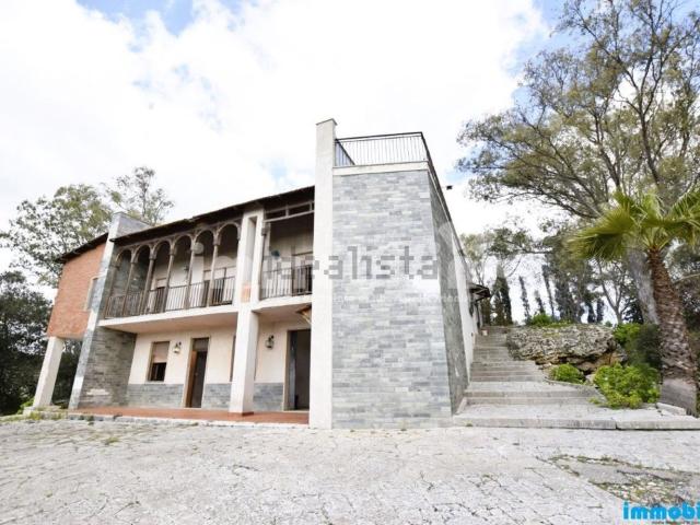Case e ville in vendita di 330 m²