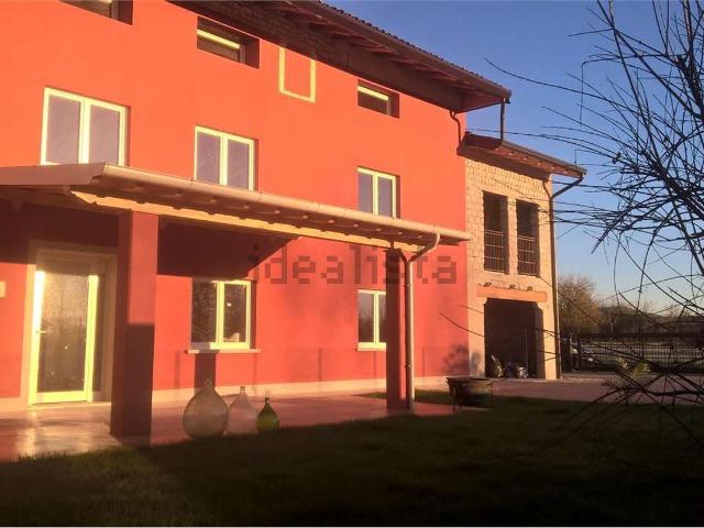 Case e ville in vendita di 330 m²