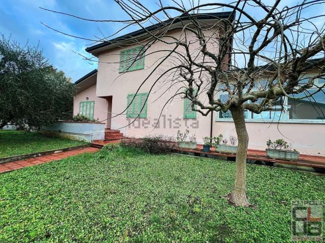 Case e ville in vendita di 330 m² in Via Colle Alberti, 7