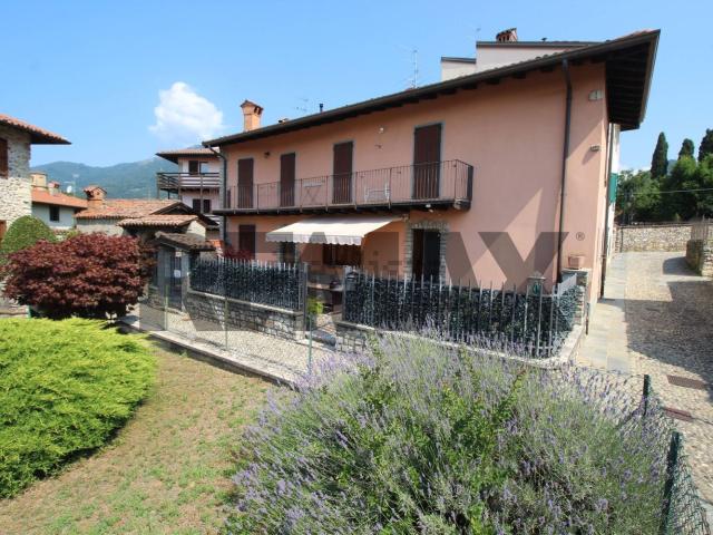 Case e ville in vendita di 330 m² in Via Convento, 10