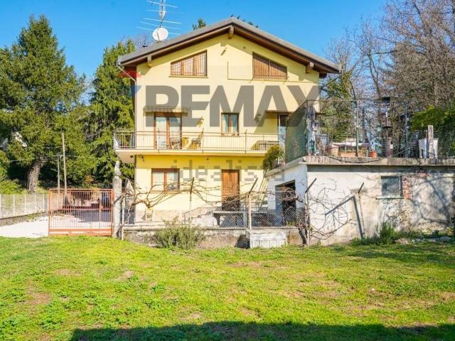 Case e ville in vendita di 330 m² in Via Cavour, 5