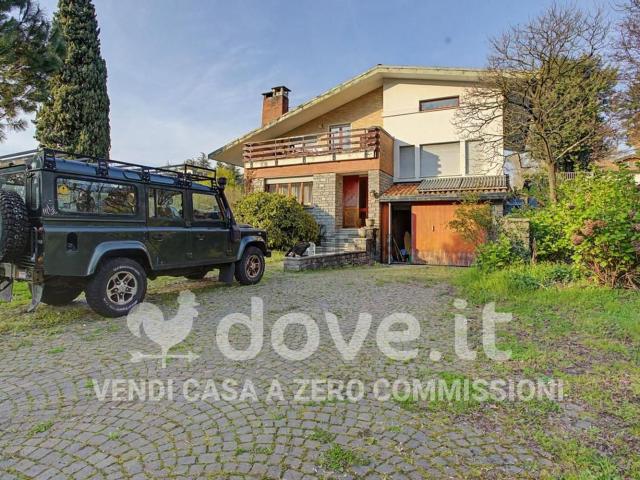 Case e ville in vendita di 330 m² in Via Campo dei Fiori, 60
