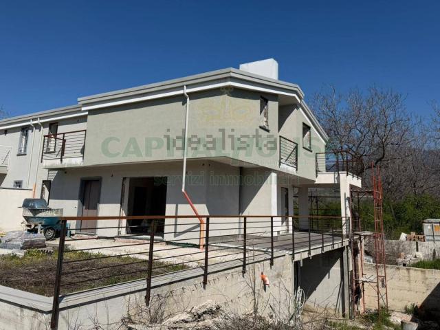 Case e ville in vendita di 330 m² in Via Carmignano