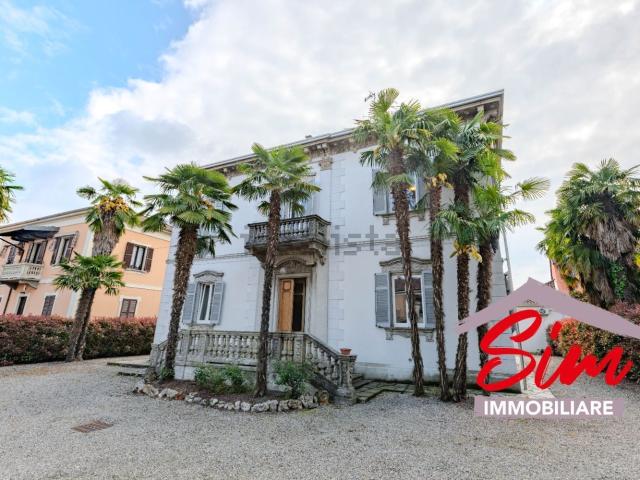 Case e ville in vendita di 330 m² in Via Antonio Gramsci