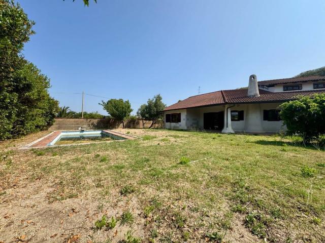 Case e ville in vendita di 330 m² in Via Archippo