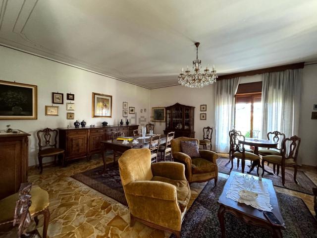 Case e ville in vendita di 330 m² in Via Borgomanero, 17