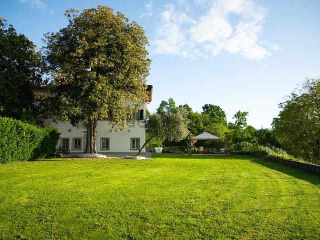 Case e ville in vendita di 330 m² in Via Belvedere