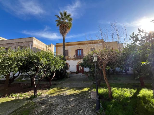 Case e ville in vendita di 330 m² in Via Bileti Santoro, 12