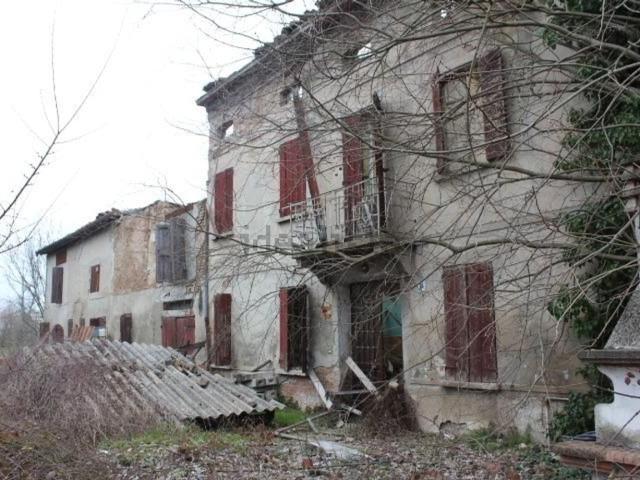 Case e ville in vendita di 330 m² in Via Gonzaga, 15