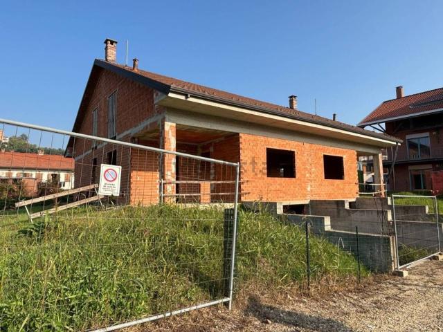 Case e ville in vendita di 330 m² in Via Giuseppe Rapelli