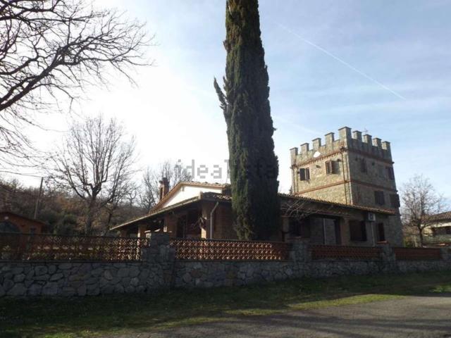 Case e ville in vendita di 330 m² in Via Giacomo Matteotti