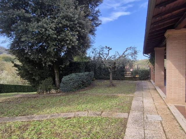 Case e ville in vendita di 330 m² in Via dei Gelsi, 6