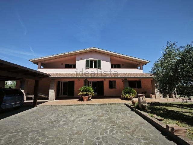 Case e ville in vendita di 330 m² in Via del Molinaccio