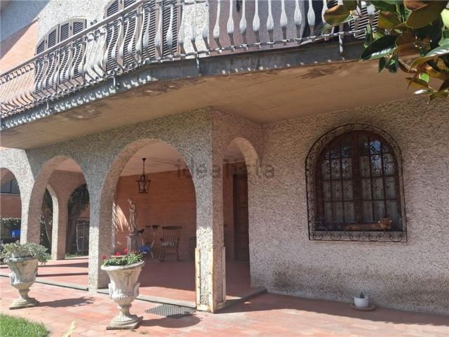 Case e ville in vendita di 330 m² in Via del Bosco