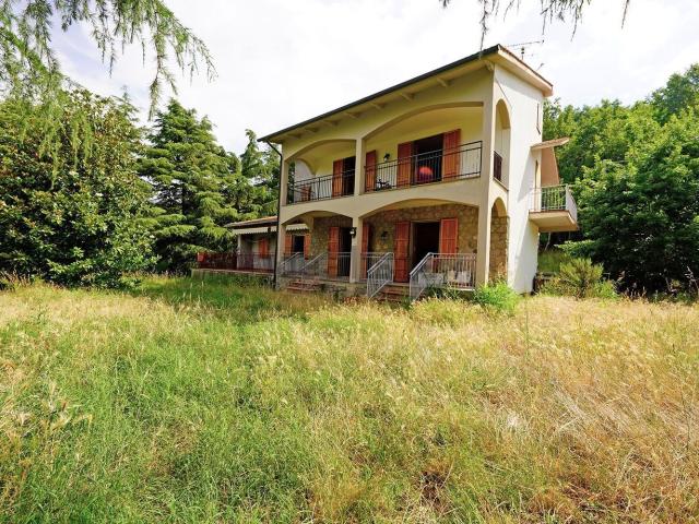 Case e ville in vendita di 330 m² in Via della serra