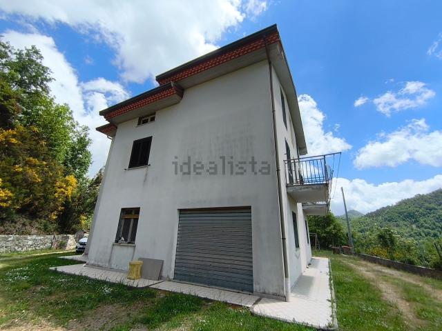 Case e ville in vendita di 330 m² in Via delle Margherite