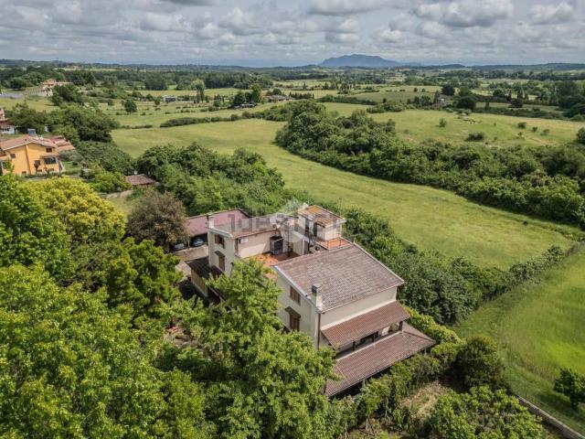 Case e ville in vendita di 330 m² in Via di Monte Sarleo, 24
