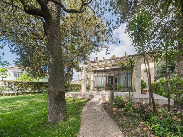 Case e ville in vendita di 330 m² in Via I Maggio