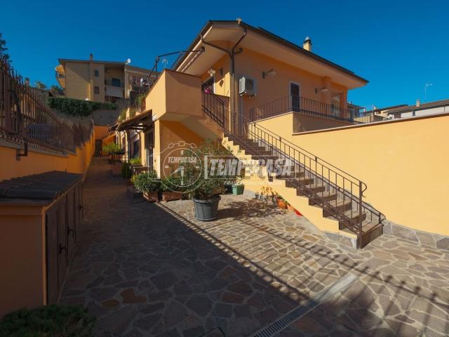Case e ville in vendita di 330 m² in Via Ilario Corte, 42