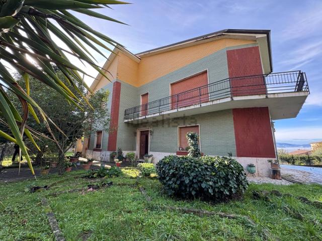Case e ville in vendita di 330 m² in Via Littorio, 16
