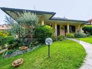 Case e ville in vendita di 330 m² in Via Luciano Manara, 24