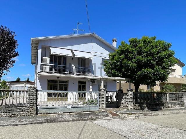 Case e ville in vendita di 330 m² in Via Marco Ruggeri, 3
