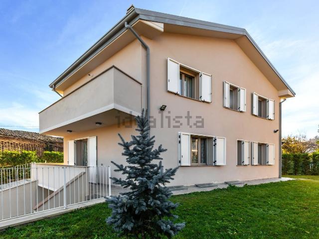 Case e ville in vendita di 330 m² in Via San Geminiano, 6