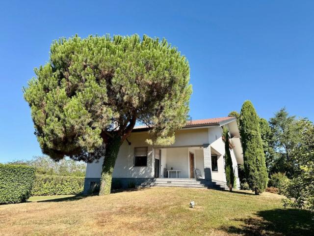 Case e ville in vendita di 330 m² in Via Spinei, 31