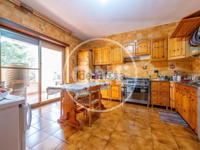 Case e ville in vendita di 330 m² in Via Spoleto, 15