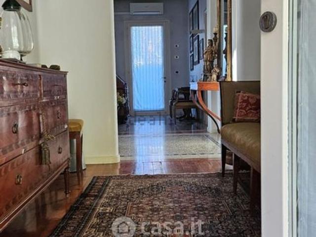Case e ville in vendita di 330 m² in Via Postumia Centro