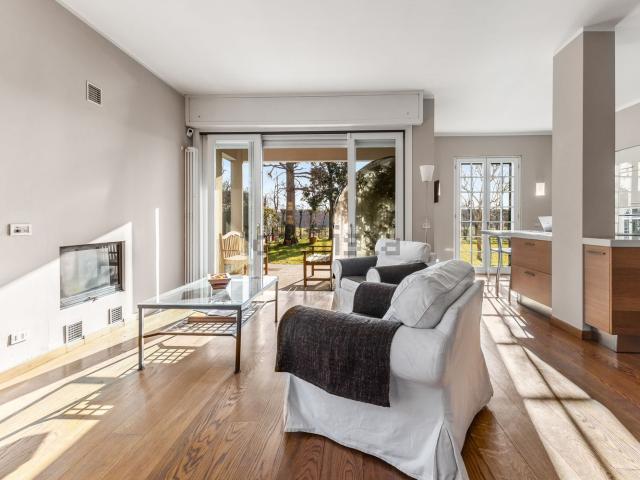 Case e ville in vendita di 330 m² in Via per Rovido, 2