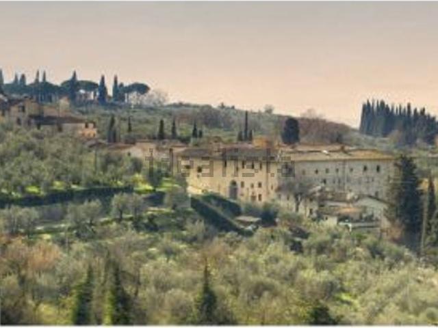 Case e ville in vendita di 330 m² in Via Roma