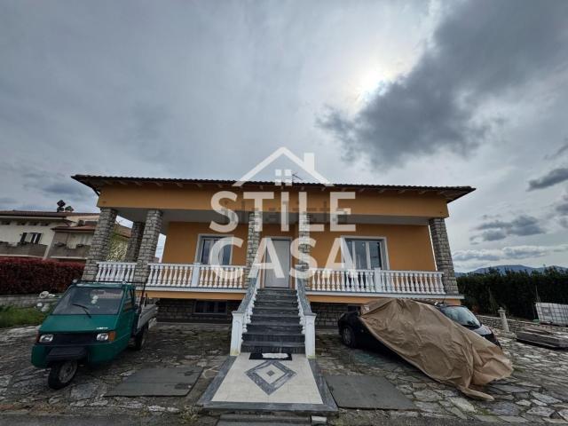 Case e ville in vendita di 330 m² in Via Regina Margherita, 30
