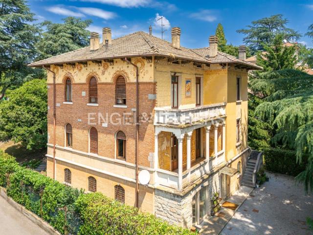 Case e ville in vendita di 330 m² in Via Varesina, 63