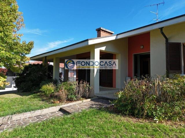 Case e ville in vendita di 330 m² in Viale Croce Rossa