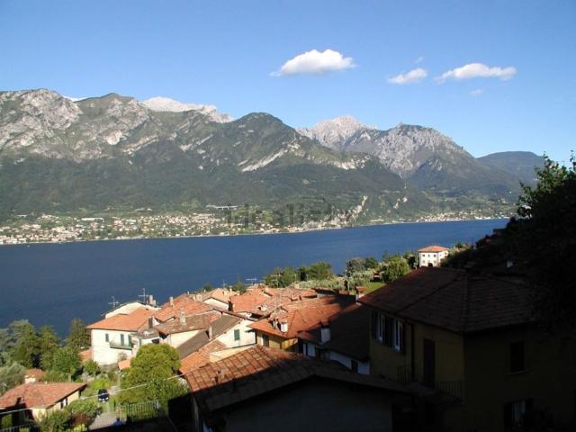 Case e ville in vendita di 330 m² in Viale San Ambrogio, 2