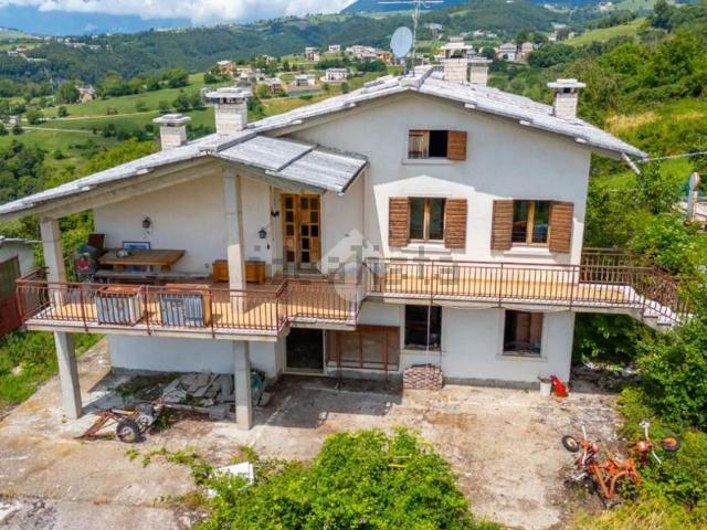 Case e ville in vendita di 330 m² in Contrada Balestre, 10