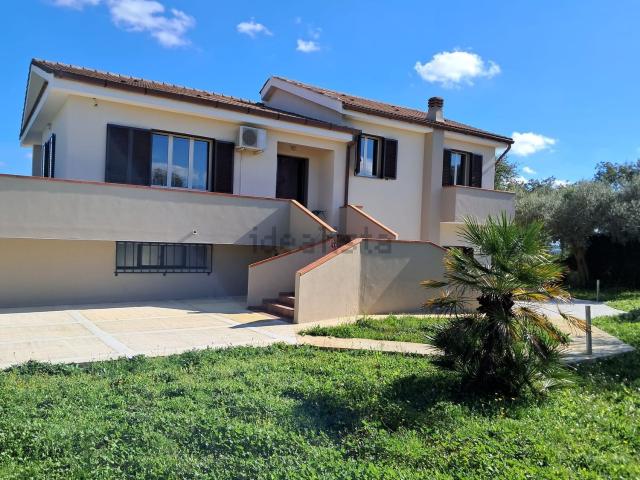 Case e ville in vendita di 330 m² in Contrada Portticaletto