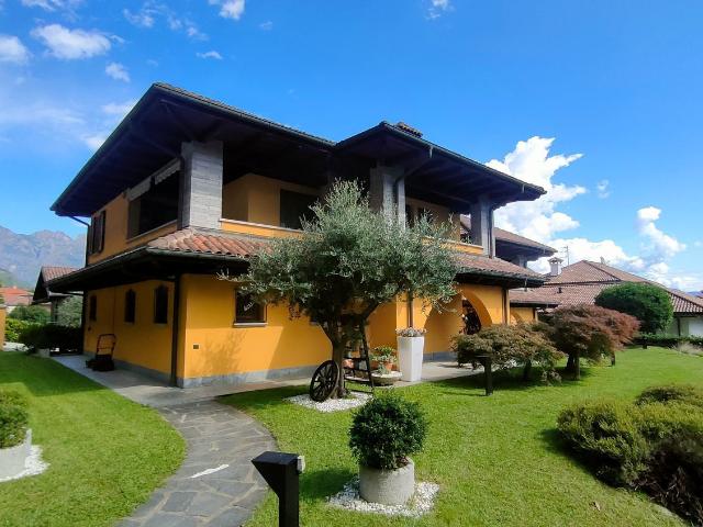 Case e ville in vendita di 330 m² in Corso Sempione, 2